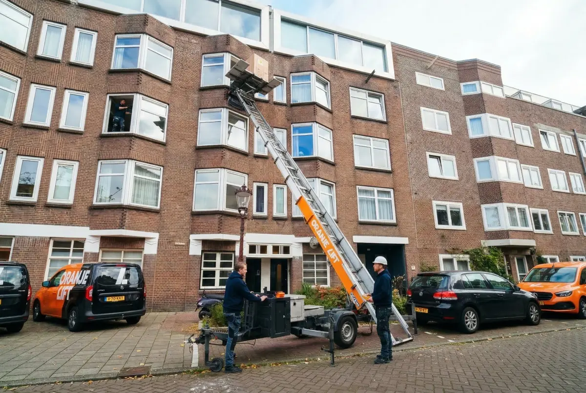 Verhuislift in actie in Rijswijk